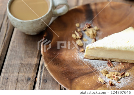 Cookie-bottomed cheesecake with granola and cafe au lait Cookie-bottomed cheesecake with granola and cafe au lait 124897646