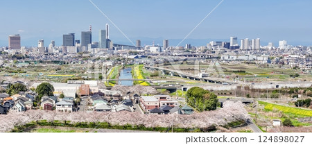 埼玉縣見沼稻田櫻花長廊的空拍照片,無人機拍攝 埼玉縣見沼稻田櫻花長廊的空拍照片,無人機拍攝 124898027