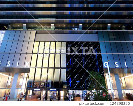 Front of Ginza SIX at night 124898230