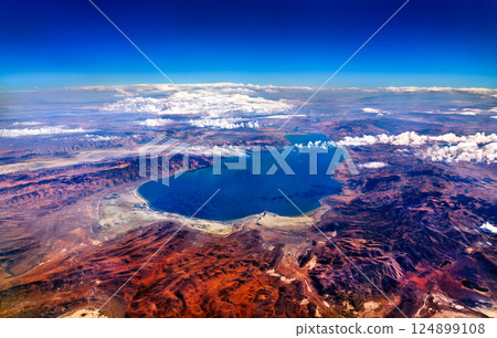 Aerial view of Pyramid Lake in Nevada, United States 124899108
