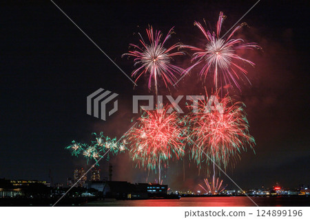 港未來智慧節煙火表演 港未來智慧節煙火表演 124899196