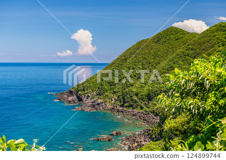 Spectacular view of the Yakushima Offshore Alps (July) Senroku-hana shining in the summer sunshine 124899744
