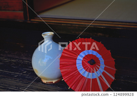 在一棟老房子的走廊裡 在一棟老房子的走廊裡 124899928