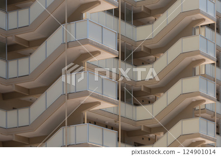 Staircase outside the apartment 124901014