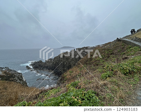 Rain Toboso 124903183