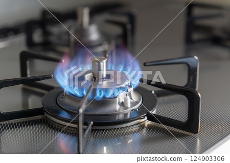 burning gas stove burning gas stove 124903306