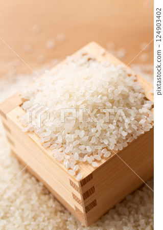 White rice 124903402