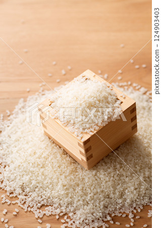 White rice 124903403