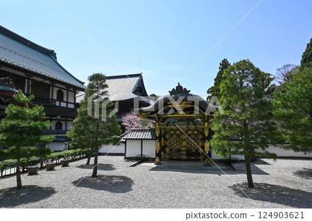Tangmen of Kencho-ji Tangmen of Kencho-ji 124903621