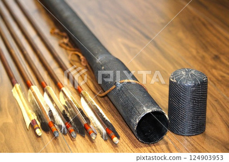 Old quiver and arrows Old quiver and arrows 124903953
