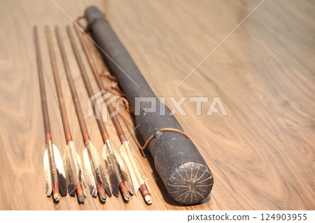 Old quiver and arrows Old quiver and arrows 124903955