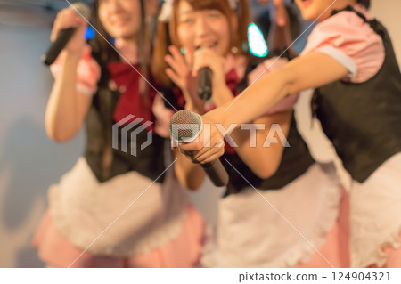 females, person, female 124904321