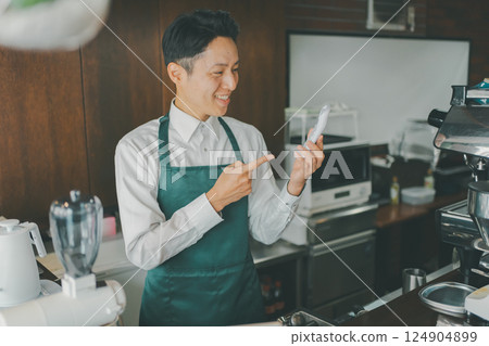 cafeteria, cafe, caffe 124904899