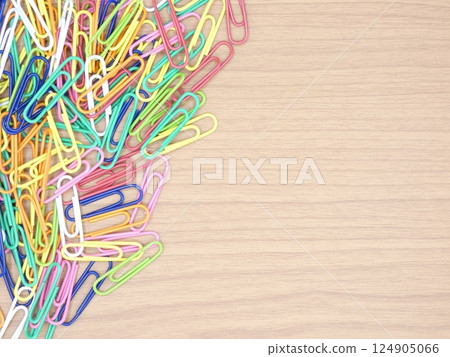 A mess of paperclips 124905066