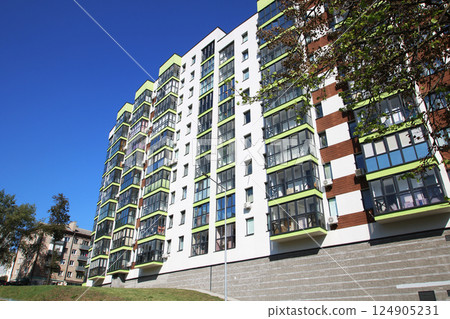 A very tall building that features numerous windows and spacious balconies 124905231