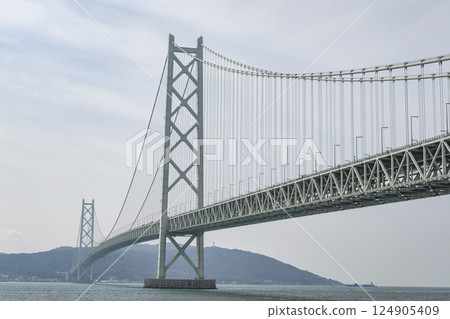 Akashi Kaikyo Bridge and Awaji Island seen from Maiko Park Akashi Kaikyo Bridge and Awaji Island seen from Maiko Park 124905409