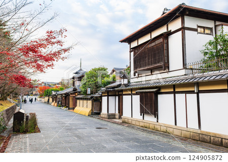 Autumn in Kyoto: Nene no Michi 124905872