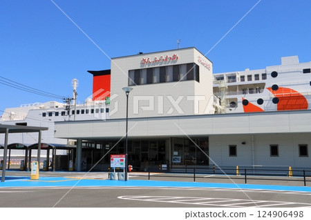 Sunflower Pier (Beppu-Osaka route, Beppu International Tourist Port) 124906498