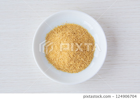 Mustard powder 124906704