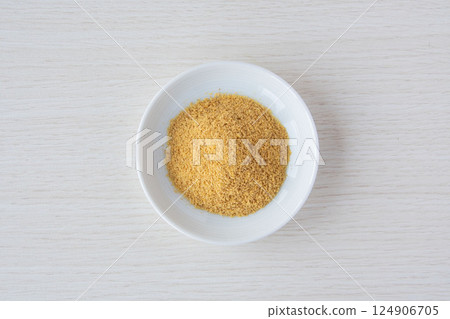 Mustard powder 124906705