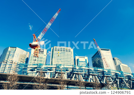 橋樑更換工程期間的東京風景 京急品川站 2025.03 c-3 強調暖色和冷色 124906791