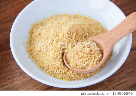 Japanese mustard 124906846