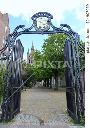 Old town of Delft, Netherlands 124907069