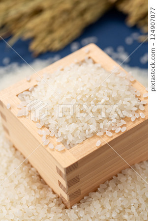 White rice 124907077