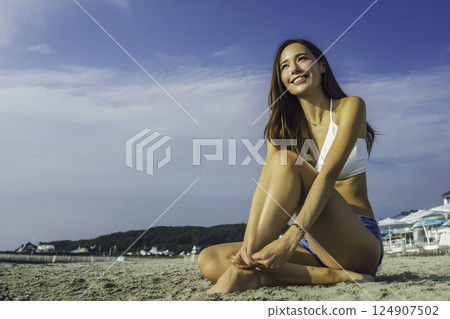 海灘女人形象 124907502