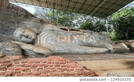 Polonnaruwa Archaeological Site, Gal Vihara (the entire reclining Buddha), World Heritage Site Polonnaruwa Archaeological Site, Gal Vihara (the entire reclining Buddha), World Heritage Site 124910178