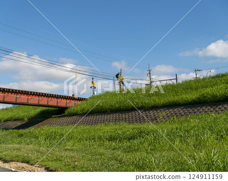 Fresh greenery on the Yamato River bank and the railway bridge on Kintetsu Railway's Myoji Line Fresh greenery on the Yamato River bank and the railway bridge on Kintetsu Railway's Myoji Line 124911159