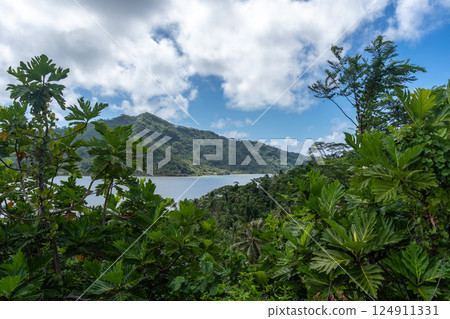 Hurepiti Bay on Tahaa Island, French Polynesia 124911331