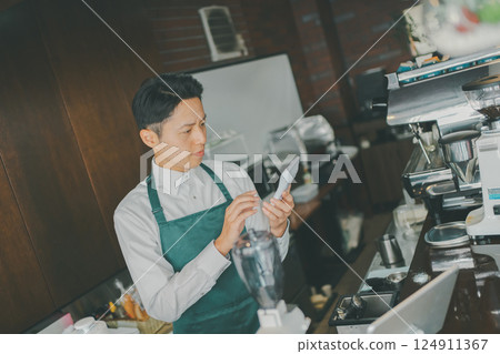 cafeteria, cafe, caffe 124911367