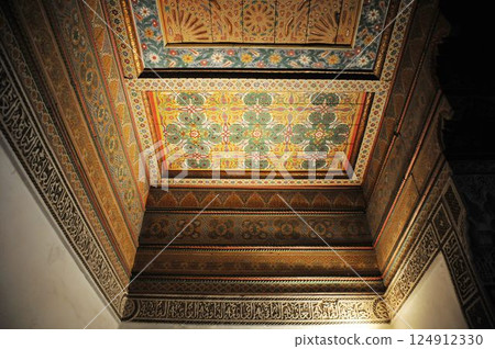 摩洛哥、馬拉喀什、舊城區、麥地那、巴伊亞宮、天花板 摩洛哥、馬拉喀什、舊城區、麥地那、巴伊亞宮、天花板 124912330