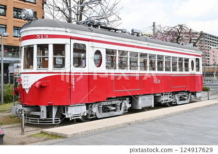 岐阜車站前展示的圓窗電車 124917629