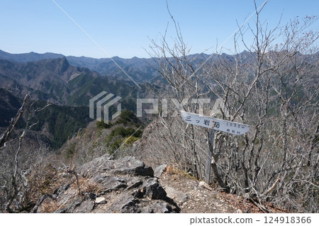 Summit of Mt. Mitsuiwa, Minamimaki Village, Gunma Prefecture, April 9, 2025 124918366