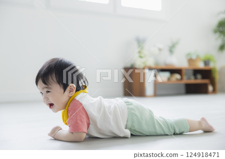 爬行寶寶 爬行寶寶 124918471