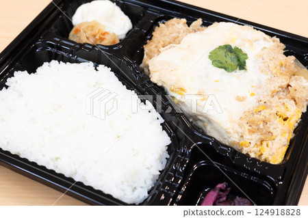 美味豬排燉便當 美味豬排燉便當 124918828