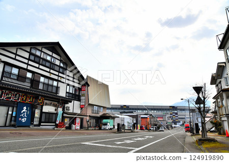 View towards the west exit (Bishamonten exit) of Urasa Station (Minamiuonuma City, Niigata Prefecture) [March 2025] 124919890