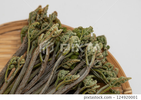 Spring food: bracken - Stock photo of bracken, a typical wild vegetable Spring food: bracken - Stock photo of bracken, a typical wild vegetable 124920001