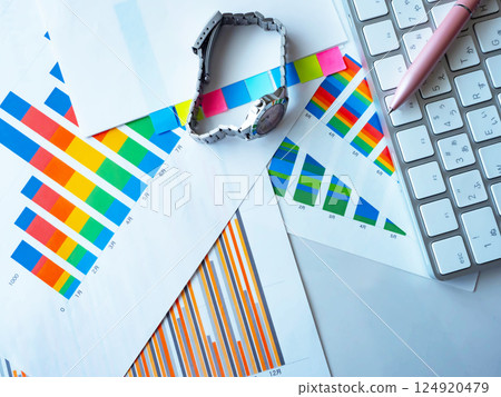 Graph, keyboard and watch on a table 124920479