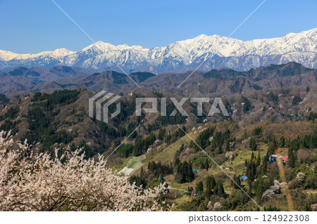 [長野縣]春天的美麗村莊小川村 124922308