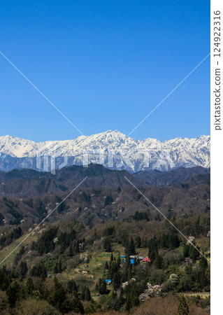 [Nagano Prefecture] Beautiful village Ogawa Village in spring (vertical photo) 124922316