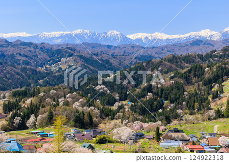 [Nagano Prefecture] Beautiful village Ogawa Village in spring 124922318