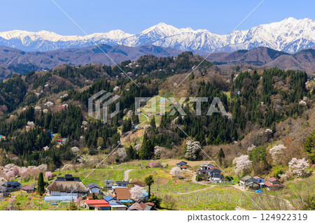 [長野縣]春天的美麗村莊小川村 124922319