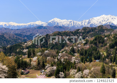 [Nagano Prefecture] Beautiful village Ogawa Village in spring 124922325
