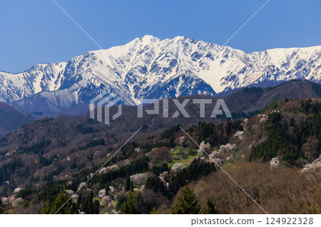 [長野縣]春天的美麗村莊小川村 124922328