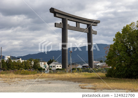 Omiwa Shrine, Nara Prefecture / First Torii (photographed in November 2024) 124922700