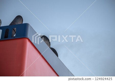 [Sunflower Sapporo Funnel sailing off the coast of Tohoku] 124924425