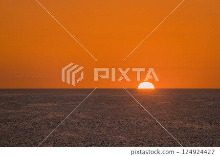 [Sunrise from the Sunflower bound for Sapporo Oarai] 124924427